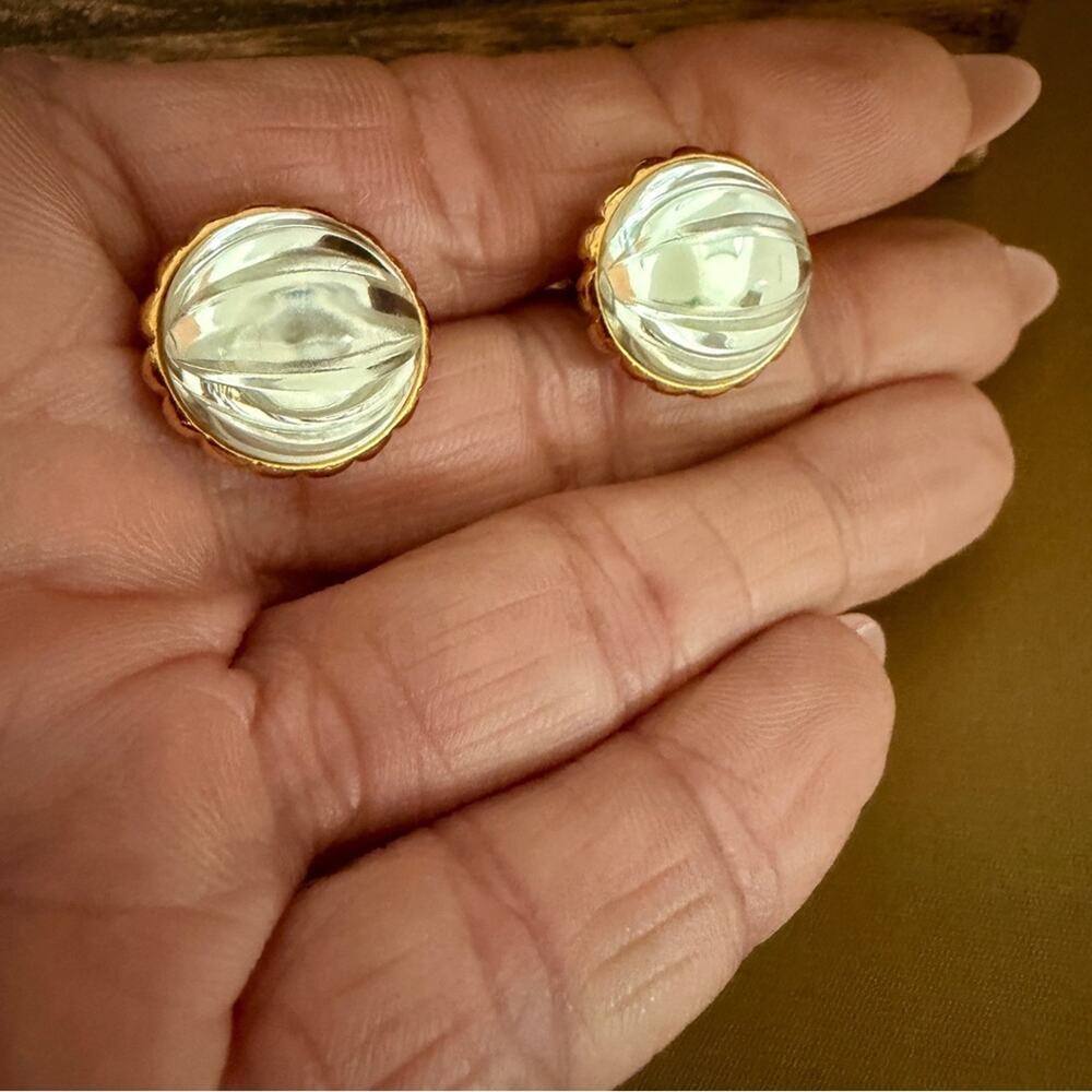 Trifari signed vintage Gold-Tone Twisted Drop Earrings with Clear Glass Drops - Picture 3 of 10